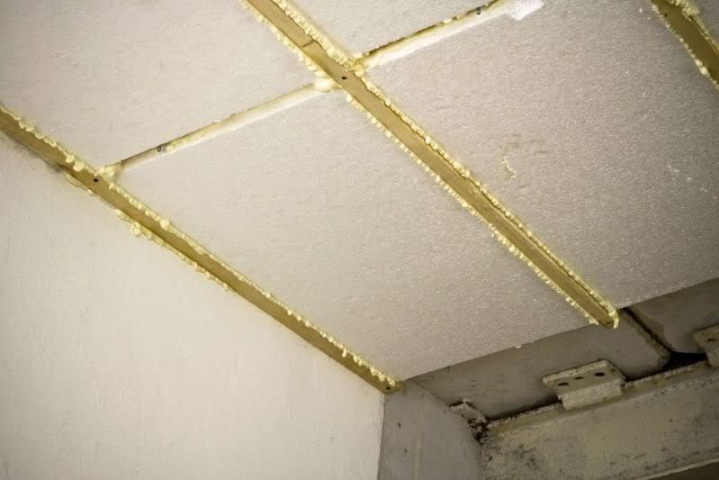 Технология укладки пенопласта на стены и потолок