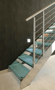 Металлическая лестница для подвала