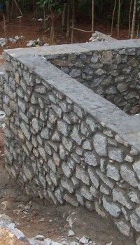 Цокольные стенки из бутового камня