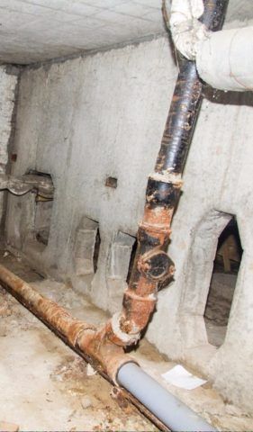 Ревизия на канализационном стояке в подвале
