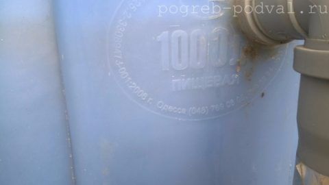 Объем емкости — 1000 литров