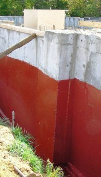 Изоляция стен цоколя от воды резиновой краской
