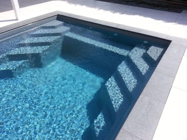 Какой бассейн лучше – композитный или бетонный?