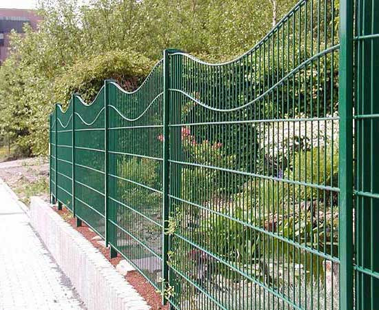 Преимущества ограды из металлических прутьев